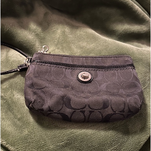 coach wristlet twist class front zipper closure, altered strap see picture - Picture 2 of 6